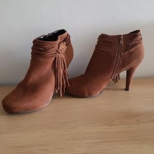 Fringe Camel Heeled Booties | 8